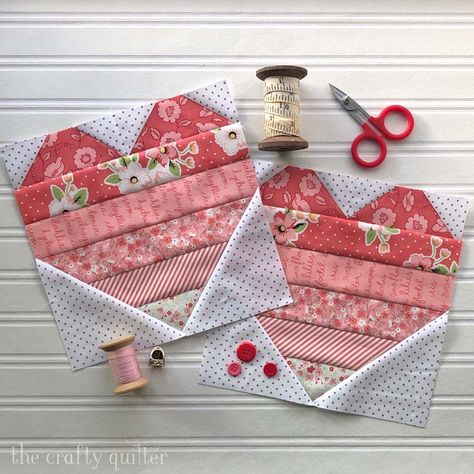 Ombre Love quilt pattern & some heart tutorials - The Crafty Quilter Free Heart Pattern, Valentines Quilting Projects, Heart Quilt Blocks Free Pattern, Valentines Sewing Projects, Heart Patterns Printable, Quilted Heart Pattern, Colchas Country, Valentine Quilts, Colchas Quilting