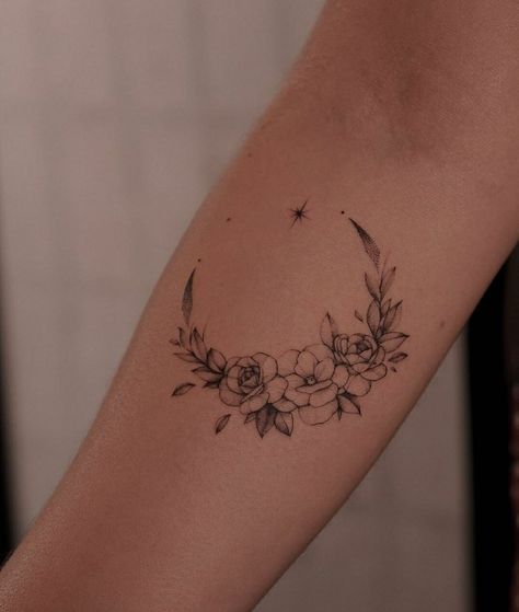 Boho Butterfly Tattoo, Moon And Flowers Tattoo Design, Flower And Star Tattoo, Cool Moon Tattoos, Flower Design Tattoo, Moon And Flower Tattoo, Tattoo Design Flower, Flowers Tattoo Design, Feminine Tattoo Designs