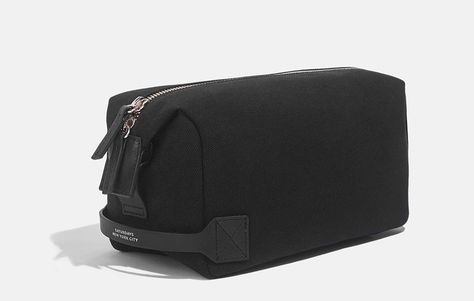 Best for Cool Guys: Saturdays Chas Dopp Kit https://www.menshealth.com/style/best-dopp-kits-for-men/slide/6 Dopp Bag, Mens Toiletry Bag, Diy Tote Bag, Bags For Men, Leather Laptop Bag, Dopp Kit, Mens Leather Bracelet, Mens Leather Bag, Toiletry Bags