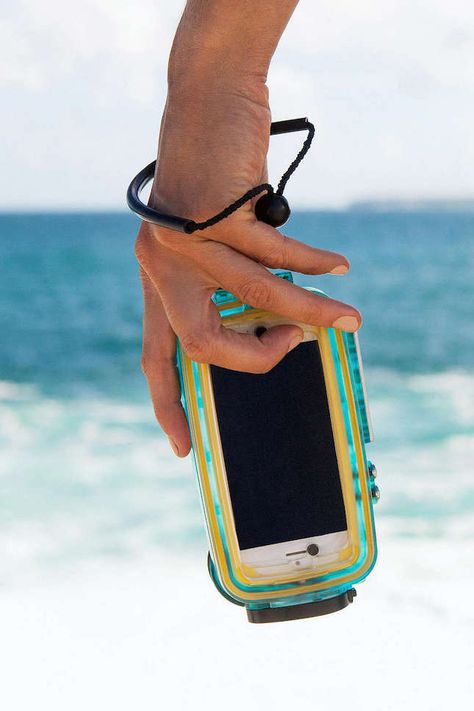 You need this waterproof iPhone case. Phone Case Ideas, Phone Charger Station, Cell Phone Hacks, Iphone Gadgets, Phone Hacks Iphone, Waterproof Phone Case, Diy Iphone Case, Case Ideas, Waterproof Phone