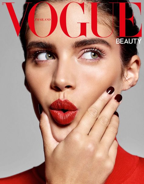 Sara Sampaio on Vogue Thailand July 2018 Cover - Great read ☀️ Stylish outfit ideas for women who follow fashion from Zefinka. Vogue Makeup, Vogue Thailand, Poses Modelo, Vogue Vintage, Vogue Magazine Covers, Tim Walker, Beauty Photoshoot, Fashion Magazine Cover, Sara Sampaio