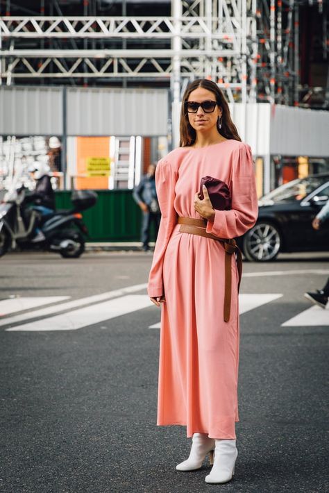 2020 Street Style, Reportage Photography, Plunge Dress, Spring Street Style, Street Look, Street Style Chic, 10 Reasons, Fashion Week Street Style, Cool Street Fashion