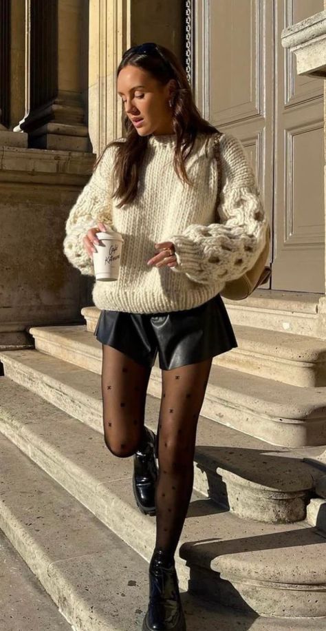 Milan Outfits, Best Chelsea Boots, Boots Outfit Ideas, Chelsea Boots Outfit, Fall Boots Outfit, Nyc Outfits, Europe Outfits, Paris Outfits, Modieuze Outfits