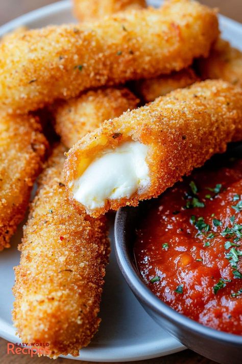 Delicious Food Images, Easy Mozzarella Sticks, Cheesy Foods, Italian Mozzarella, Chocolates Recipe, Mozzarella Stick, Homemade Mozzarella Sticks, Mozzarella Sticks Recipe, Italian Main Dishes