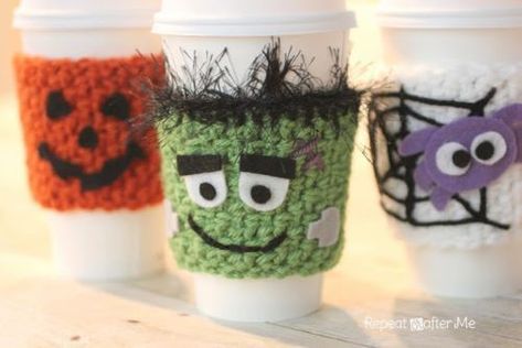 Free crochet patterns to make every corner of your home Halloween-ready. Crocheted Halloween, Crochet Pour Halloween, Cup Cozy Pattern, Crochet Mug Cozy, Crochet Coffee Cozy, Repeat Crafter Me, Crochet Cup Cozy, Cozy Pattern, Halloween Characters