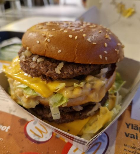 This one is double big mac with extra sauce, extra pickles and extra cheese. It was maybe even too much sauce but i rather have too much than too dry. by Relevant_Sense_3321 Mcdonalds Big Mac Aesthetic, Big Mac Aesthetic, Cheeseburger Mcdonalds, Ground Beef Taco Recipe, Mcdonalds Big Mac, Big Mac Burger, Mac Burger, Big Mac Tacos, Mcdonald's Big Mac