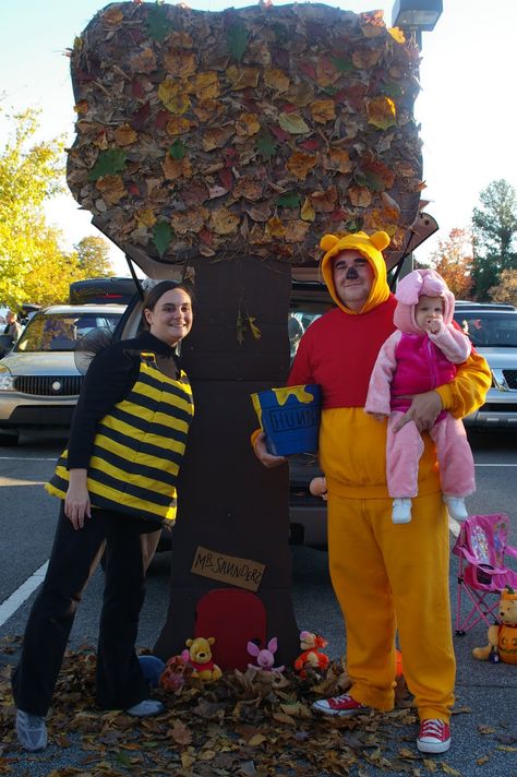 Winnie the Pooh trunk or treat from http://brianandkimgray.blogspot.com/2010/10/trunk-or-treat.html?m=0 100 Acre Woods Trunk Or Treat, Pooh Trunk Or Treat, Winnie The Pooh Trunk Or Treat, Church Trunk, Fall Festival Games, Trick Or Treat Costume, Halloween Board, 1st Halloween, Fall Fest