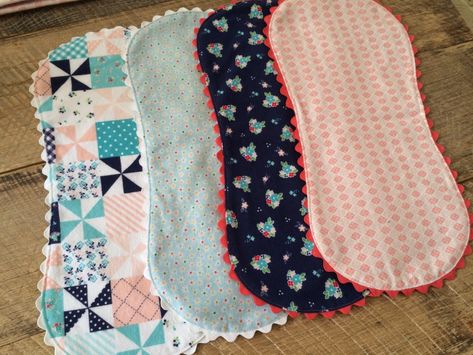 Riley Blake Flannel Baby Quilt and Burpers Tutorial Riley Blake Quilt Patterns, Flannel Quilt Patterns, Flannel Baby Quilt, Riley Blake Quilt, Baby Quilt Patterns Easy, Bubble Quilt, Diy Baby Blanket, Flannel Baby Blankets, Easy Baby Blanket