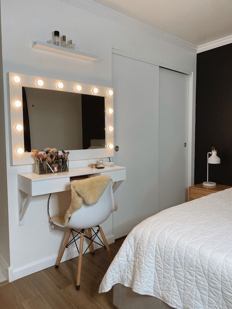 Small Make Up Table Ideas Bedrooms, Small Room Ideas King Bed, Vanity At End Of Bed, King Size Bed Master Bedrooms Small Room, Small Get Ready Station, Small Bedroom With Vanity Ideas, Bedroom Ideas For Small Rooms King Bed, Vanities For Small Bedrooms, Makeup Vanity In Small Bedroom