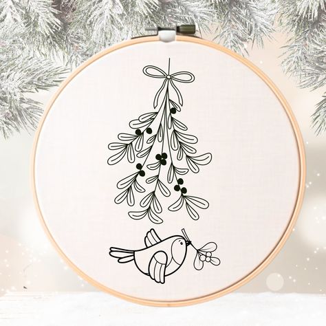 Free Christmas Tree Embroidery Patterns, Embroidery Mistletoe, Cute Hand Embroidery, Mistletoe Pattern, Christmas Tree Embroidery, Embroidery Ornaments, Bird Template, Mistletoe Christmas, Winter Embroidery