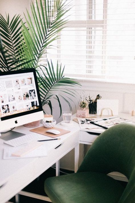 Home Office Simples, Home Office Design On A Budget, Work Office Decor, Office Job, Tiny Space, Small Home Office, Office Workspace, Modern Home Office, Office Inspiration