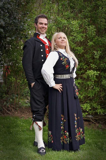 Bunad    My sister and I in traditional Norwegian folk costumes from Voss (M) and Bergen (W) Norwegian Clothing, Scandinavian Costume, Norwegian Style, Costumes Around The World, National Dress, Folk Dresses, Folk Dance, Art Populaire, Folk Fashion