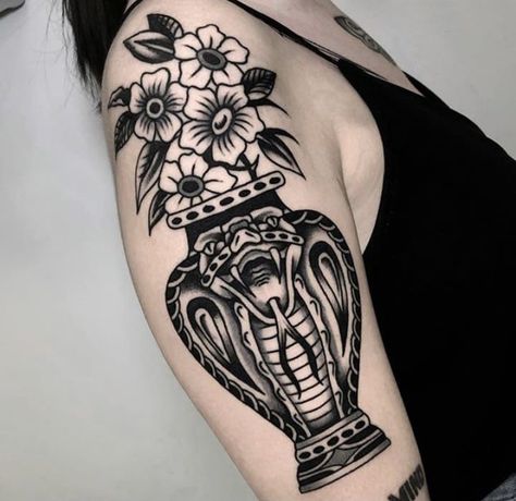 Traditional Tattoo Vase, Tattoos On People, Styles Of Tattoos, Biker Gangs, Vase Tattoo, Traditional Black Tattoo, Celtic Crosses, Traditional Tattoo Flowers, Traditional Tattoo Designs