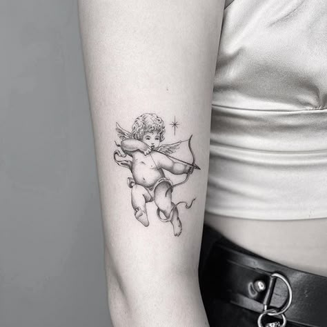 Kane Navasard no Instagram: “Cherub/cupid/flying baby.” Cherub Tattoo Designs, Cupid Tattoo, Tatuagem Masculina Pequena, Cherub Tattoo, Bow Tattoo, Angel Tattoo Designs, Body Tattoo, Stomach Tattoos, Group 2