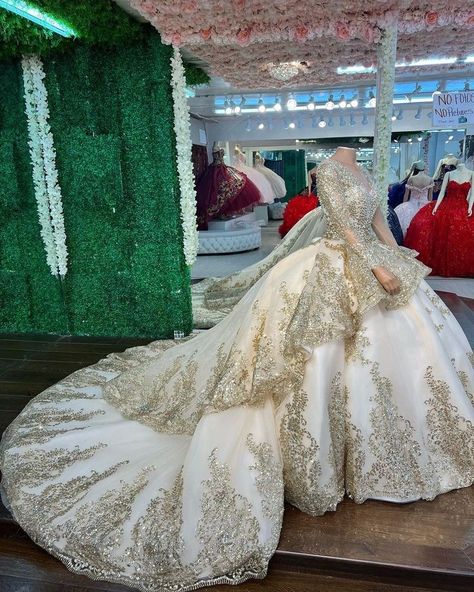 Quinceanera Dresses Couture Candy, Quince Dresses Long Sleeve, White And Gold Quinceanera Dresses, White Quince Dress, Champagne Quince Dresses, Gold Quince Dress, Dresses Couture Candy, Gold Quinceanera Dresses, Rose Gold Quinceanera Dresses