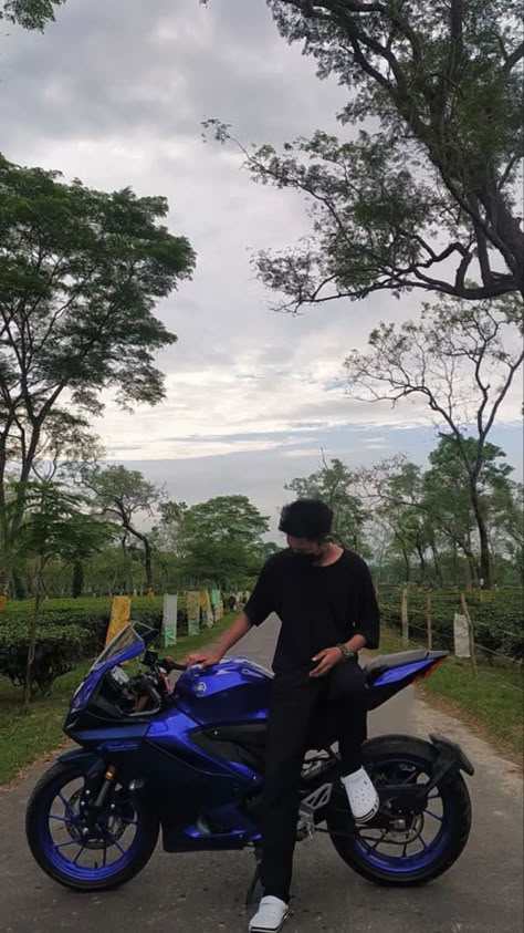 R15 Bike Poses Men, Bike Poses Men, Biker Pose, Fake Dp, Bike Pose, Blackpink Pictures, Aesthetic Bike, Best Poses For Boys, Fast And Furious Actors