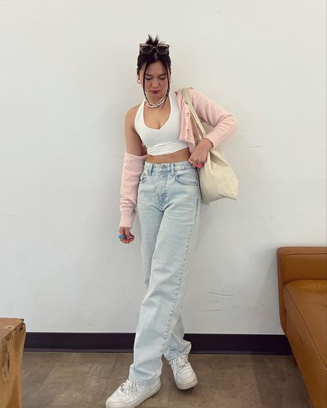 fashion! wearing cute spring outfit pink cardigan white halter top ang baggy jeans Pastel Pink Aesthetic Outfits, Jeans Aesthetic Outfit, Soft Pastel Outfits, Baggy Jeans Aesthetic, Baggy Jeans Outfit Aesthetic, Pink Cardigan Outfit, Aesthetic Outfit Summer, Pink Streetwear, Jeans Aesthetic