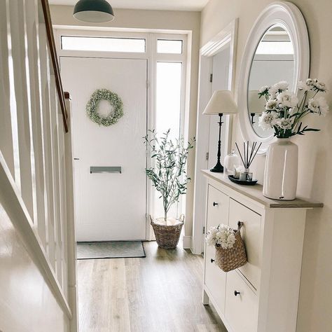 White Cottage Interiors, Hallway Inspiration, Narrow Hallway Decorating, Home Hall Design, Hallway Designs, Home Stairs Design, Modern Hallway, Hallway Ideas Entrance Interior Design, Small Hallways