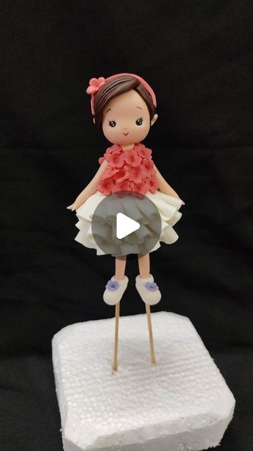 Fondant Figurines Tutorials, Fondant Fairy Tutorial, Fondant Doll Tutorial, Fondant Hair Tutorial, Fondant Figures Tutorial Step By Step, Fondant People Tutorial, Fondant Doll, Sugarpaste Cake, Fondant Hair