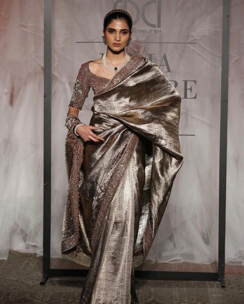 Tarun Tahiliani Saree, Tarun Tahiliani Lehenga, Pink Saree Silk, Tarun Tahiliani Bridal, Champagne Wedding Dress, Best Designer Dresses, Indian Fashion Saree, Saree Designs Party Wear, Tarun Tahiliani