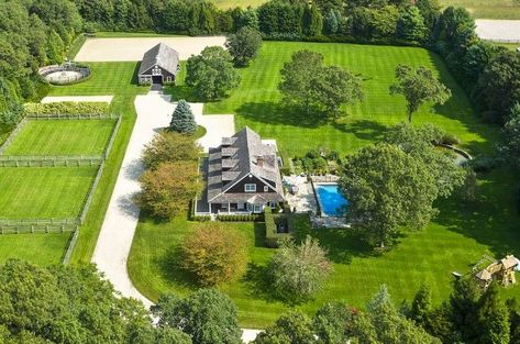 East Hampton home with horse stables on the property asks $9.25M Mansion With Stables, House With Stables, Equestrian Properties, Horse Farm Layout, House With Land, Luxury Farm, Barn Layout, Farm Estate, Horse Barn Ideas Stables