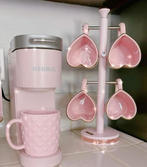 Pink Heart Kitchen, Pink Home Design, Pink House Decor Aesthetic, Girly House Ideas, Aesthetic Pink Kitchen, Pink Kitchen Apartment, Pink Themed House, Pink House Decor Interiors, Pink Kitchen Decor Ideas