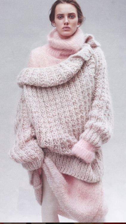 Mode Rose, Look Rose, Pull Oversize, Sweater Trends, Looks Street Style, Knitwear Fashion, Vintage Mode, Knit Fashion, Knitting Inspiration