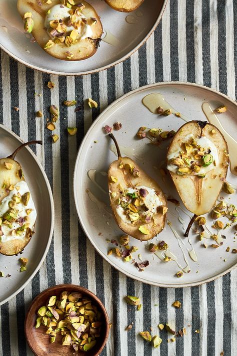 Pear Food Photography, Roasted Pears, Rustic Food Photography, Rustic Food, Autumn Food, Roasted Pear, Cheese Food, Burrata Cheese, Photography Autumn