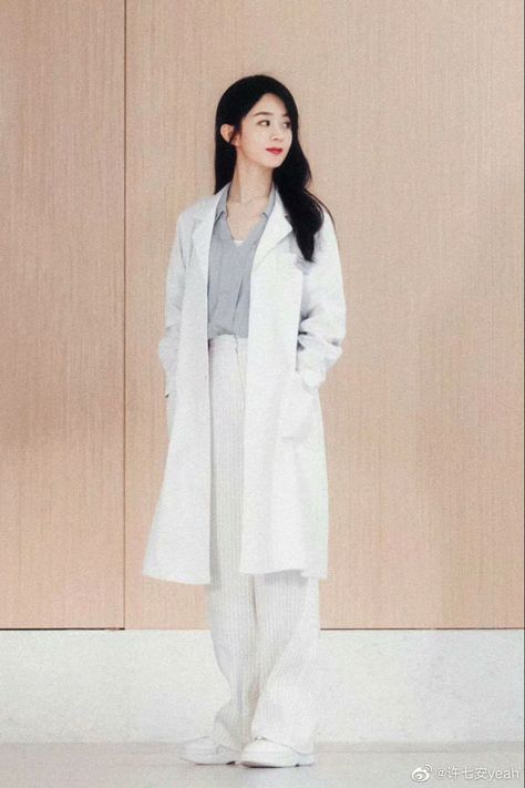 Doctor Work Outfit, Medical Student Outfit, College Outfits Indian, Fashion Trend Pattern, Girls Fasion, Girly Style Outfits, Doctor Outfit, Zhao Li Ying, Zhao Liying