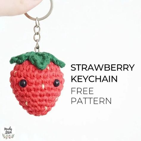 Crochet Keyring Free Pattern, Easy Crochet Animals, Crochet Strawberry, Strawberry Pattern, Crochet Keychain Pattern, Pola Amigurumi, Easy Crochet Projects, Crochet Gratis, Fun Crochet Projects