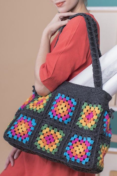 11 Fabulous Free Crochet Bags Patterns Design ideas and Images - Page 3 of 11 - Isabella Canden Blog! Crochet Tote Granny Square, Sac Granny Square, Granny Square Haken, Retro Outfit, Free Crochet Bag, Pattern Purse, Bag Pattern Free, Granny Square Bag, Crochet Granny Square