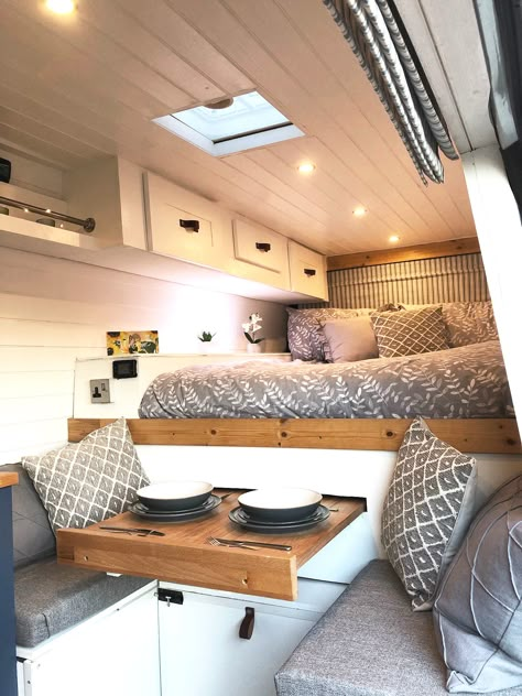 Midnight Blue Kitchen, Transit Camper Conversion, Astuces Camping-car, Charcoal Kitchen, Caravan Vintage, Transit Camper, Camper Van Ideas, Interior Boho, Kombi Home