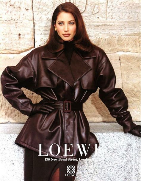 Christy Turlington 90s, Mode Mantel, 90s Model, 90s Supermodels, 90s Models, Christy Turlington, Top Models, Leather Trench Coat, Sporty And Rich