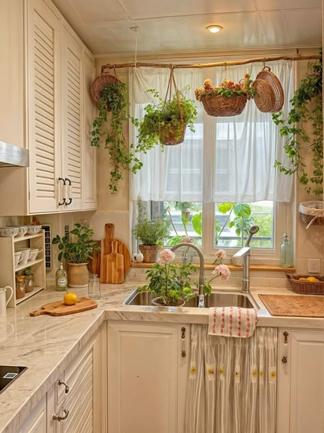 Cottage Core Kitchen Ideas, Cottage Core Kitchen, Estilo Cottage, Granny Chic Decor, Cottage Core Home, Cottagecore House, Sage Green Kitchen, Country Cottage Kitchen, Organic Kitchen