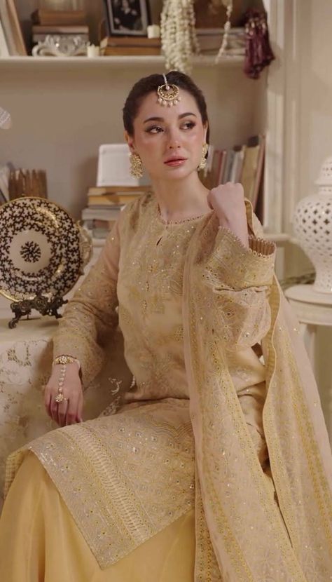 Black Bridal Dresses, Patiala Dress, Desi Fits, Pakistani Women Dresses, Party Wear Gowns, Desi Outfits, Hania Amir, Dress Book, Pakistani Wedding Outfits