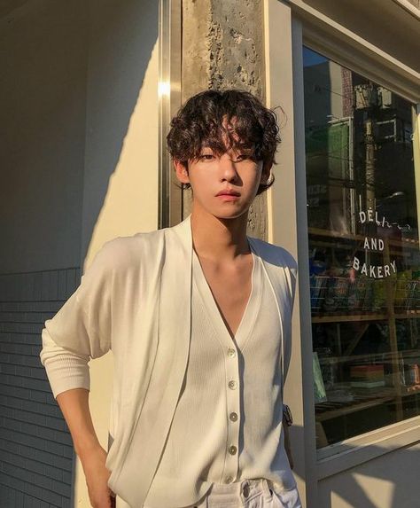 outfit ideas Dark Hair Guys, Wave Perm Short Hair, Korean Wavy Hair, Wavy Hair Perm, Perm Hair Men, Loose Perm, Highlights On Dark Hair, Hair Styles For Men, Messy Hair Boy