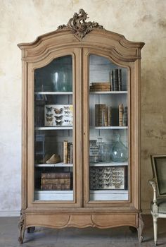 Heir and Space: What I'm Loving Now Muebles Shabby Chic, Upcycling Furniture, French Armoire, China Cabinets, Display Cabinets, Interior Painting, Furniture Finishes, French Furniture, Antique China