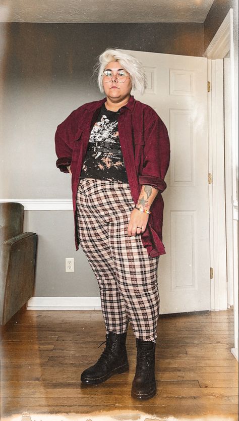 Casual Enby Outfits, Punk Fall Outfits Plus Size, Punk Autumn Outfit, Midsize Flannel Outfit, Plus Size Alt Style, Plus Size Outfits Nonbinary, Grunge Work Outfit Plus Size, Adrogonus Outfits Plus Size, Soft Goth Plus Size