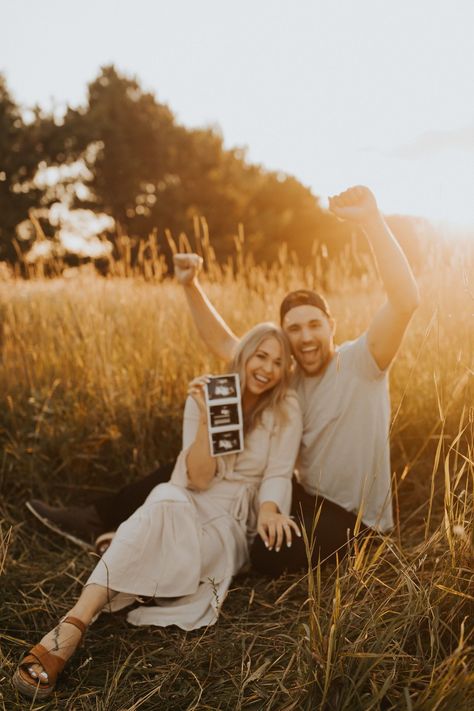 Ideas For Pregnancy Announcement, Pregnancy Announcement Photography, Pregnancy Announcement Pictures, We're Pregnant, Pregnancy Announcement Photoshoot, Maternity Photography Poses Outdoors, Fall Pregnancy Announcement, Baby Announcement Photoshoot, Maternity Photography Poses Couple