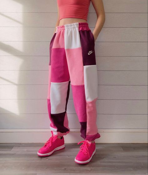 Patchwork Joggers Nike, Nike Patchwork Sweatpants, Cool Sweatpants Design, Diy Sweatpants Design, Patch Work Sweatpants, Hot Pink Outfits Aesthetic, Sweatpants Diy, Patch Sweatpants, Patchwork Joggers