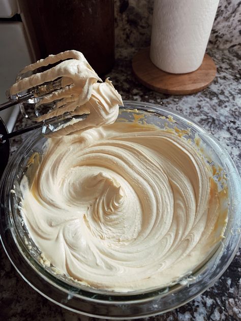 Whipped Shea Butter Shea Butter Mix For Natural Hair, Natural Shea Butter, Shae Butter Whipped, Hair Butter Recipe, Whipped Shea Butter Recipe, Diy Whipped Shea Butter, Shea Body Butter Recipe, Shea Butter Lotion Recipe, Shea Butter Diy