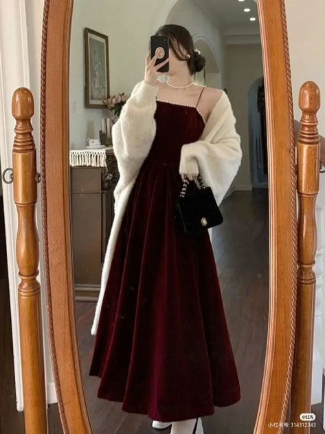 Korean Red Dress, Gorge Dresses, Elegant Dinner Outfit, Maroon Red Dress, Pretty Short Hair, Gaun Koktail, Dress Maroon, Korean Fashion Dress, Fairytale Dress