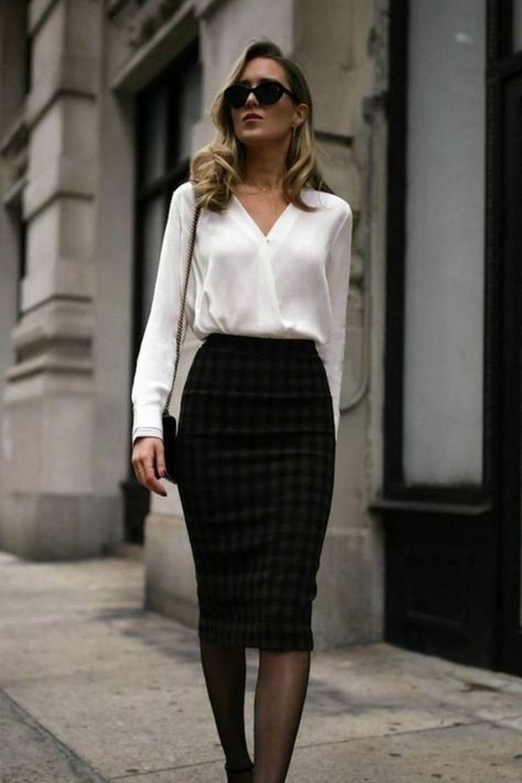 Formal Outfits For Women Office Wear, Baddie Office, Dressing For Women, Corporate Attire Women, Women Office Outfits, Black And White Office, Skirt And Pants, Top Summer Outfits, Corporate Attire