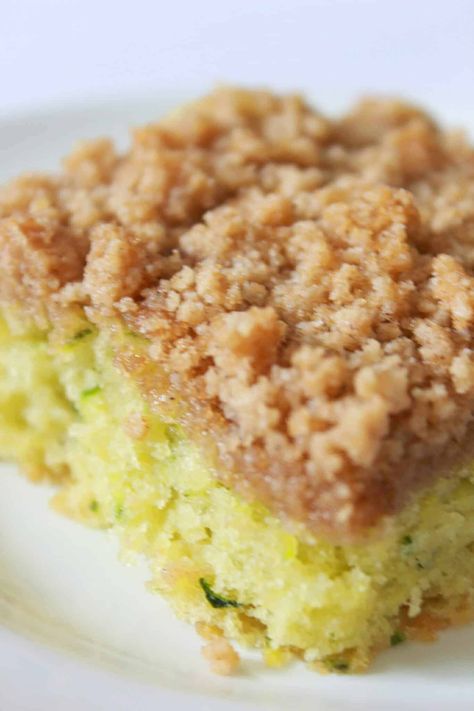 Easy Zucchini Crumb Cake Recipe Zucchini Crumb Cake, Easy Zucchini Desserts, Zucchini Coffee Cake Recipes, Zucchini Cake Recipe Easy, Zucchini Sweets, Zucchini Dessert Recipes, Zucchini Coffee Cake, Zucchini Meatloaf, Zucchini Dessert