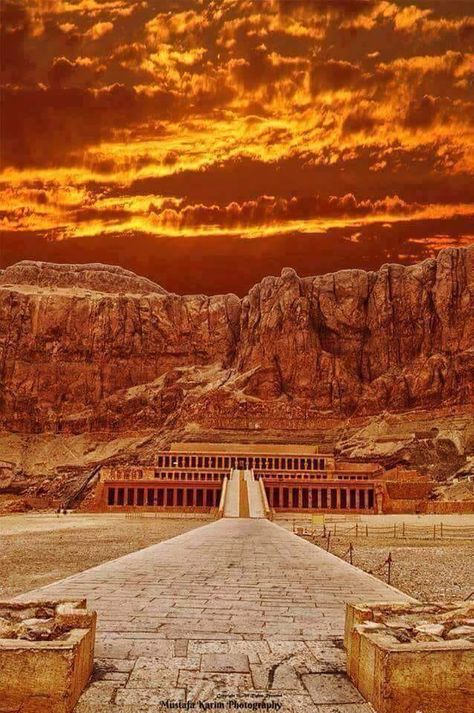 Hatshepsut Temple, Deir el Bahri, Egypt Starověký Egypt, Architecture Antique, Luxor Egypt, Egypt History, Valley Of The Kings, Egyptian History, Ancient Egyptian Art, Egypt Travel, Ancient Aliens