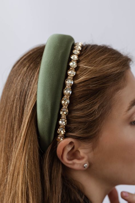 Headband Brianna is decorated with crystals in the shape of circlesintertwined with a delicate satin ribbon to the touch will make your image incomparably radiant. Wearing it is incredibly pleasant and comfortable due to the smooth satin ribbon and the thin bezelwhich fits snugly to the head and guarantees a luxurious look throughout the day. Size:Width10 mmLength41 cm ColorBeige Materials:We pay special attention to the selection of materialquality above allOnly in this way the thing will last Stylish Hair Accessories, Work Hair Accessories, Headband Bridesmaid Hair, Professional Hair Accessories, Product Photography Headbands, Headband Street Style, Wide Headband Outfit, Old Money Hair Accessories, Hair Campaign Ideas