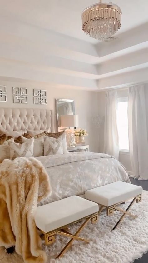 Snoh Aalegra • Love Like That Bed Rooms Ideas Master Modern Elegant, Glam White Bedroom, Luxury Bedroom Ideas Modern Elegant, Glam Neutral Bedroom, Cream Bed Decor, Ivory And Silver Bedroom, Beige Glam Bedroom, Beige Bedroom Ideas Modern, Modern Glam Bedroom Ideas