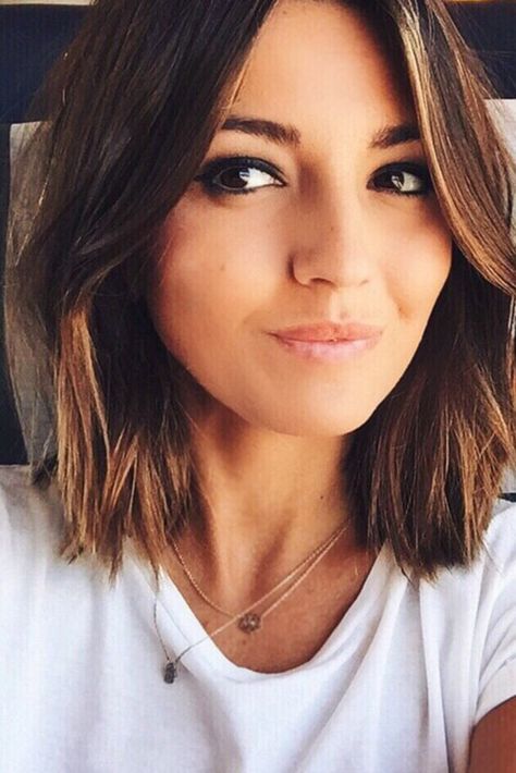 Appealing Ways to Wear Shoulder Length Hair Styles ★ See more: http://lovehairstyles.com/appealing-shoulder-length-hair-styles/ Cute Shoulder Length Haircuts, Longbob Hair, Kadeřnické Trendy, Fesyen Rambut, Medium Bob Hairstyles, Shoulder Length Hair Cuts, Long Bob Hairstyles, Medium Hair Cuts, Shoulder Length Hair