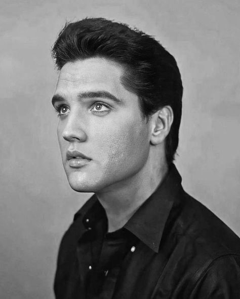 Suspicious Minds, Elvis Presley Images, Young Elvis, Elvis Presley Pictures, Elvis And Priscilla, Elvis Movies, Elvis Presley Photos, Living Legends, Elvis Presley