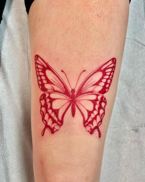 Gorgeous red monarch butterfly tattoo on the thigh done by @colleenajsmith!! We really like how this turned out! 😍⁠ ⁠ "Let’s take a moment to appreciate the power and sophistication of the garnet red butterfly Rebecca wanted to match with her black and grey monarch on the other side!⁠ This is a spicy spot but the end result was well worth the wait! So happy we could do this one Rebecca! They look fantastic on you!🤗✨🙏🦋" - Colleen⁠ Black Red Tattoo, Red Butterfly Tattoo, Butterfly Thigh Tattoo, Monarch Butterfly Tattoo, Butterfly Tattoo Stencil, Butterfly Tattoo Ideas, Unique Butterfly Tattoos, Butterfly Wrist Tattoo, 16 Tattoo